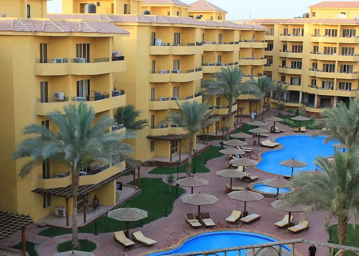 Pool View At British - Unit 02 *