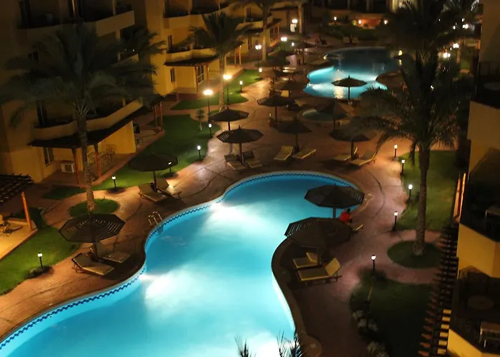 Pool View At British - Unit 02 Апартаменты
