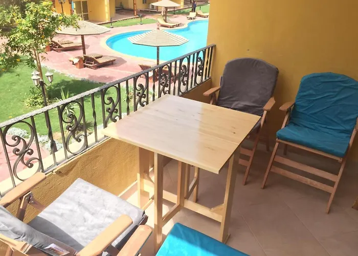 Pool View At British - Unit 02 Апартаменты