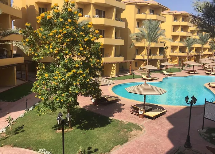 Апартаменты Pool View At British - Unit 02 *