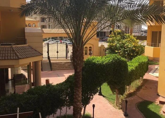 Апартаменты Pool View At British - Unit 02